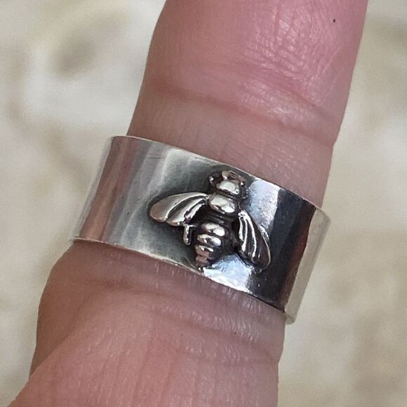 Kira Ferrer 925 Sterling Silver Bee Wide Band Ring - Picture 6 of 8